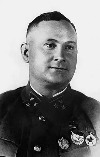 Командир 35й легкотанковой бригады Владимир Нестерович Кашуба на фото 1941 - фото 100