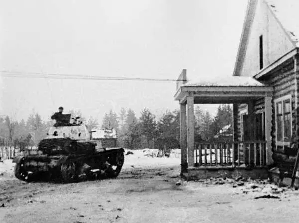 Танк Т26 выдвигается к месту боев Карельский перешеек февраль 1940 года - фото 106