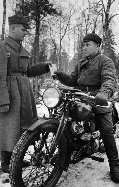 Передача донесения мотоциклистом Карельский перешеек февраль 1940 года - фото 109