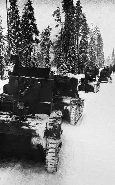 Колонна танков Т26 на дороге Полоса 8й армии февраль 1940 года АСКМ - фото 141