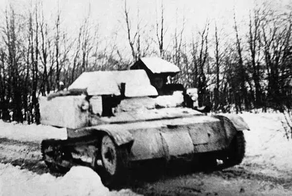 Танкетка Т27 патрулирует дорогу Зима 19391940 годов Возможно снимок был - фото 160