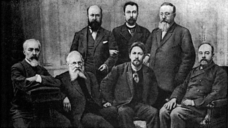 С членами редакции и сотрудниками журнала Русская мысль Стоят В А - фото 21