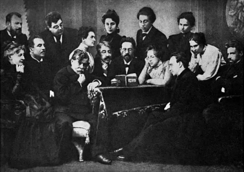 А П Чехов читает Чайку труппе актеров МХТа в 1898 г Программа спектакля - фото 27