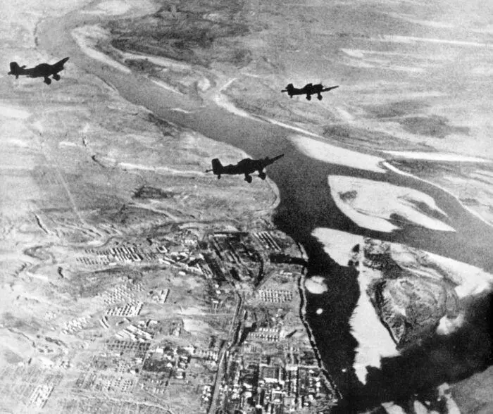 23 августа 1942 г Над Сталинградом бомбардировщики Ю87 VIII авиакорпуса - фото 19