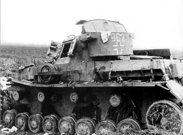 Брошенный танк PZIV Район Нальчика осень 1942 г Наибольшие потери в районе - фото 38