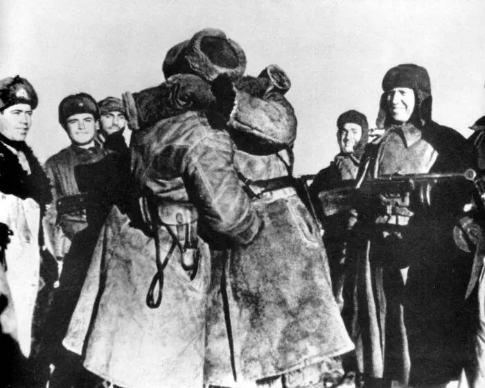 Окружили Встреча войск ЮгоЗападного и Сталинградского фронтов Поскольку - фото 44