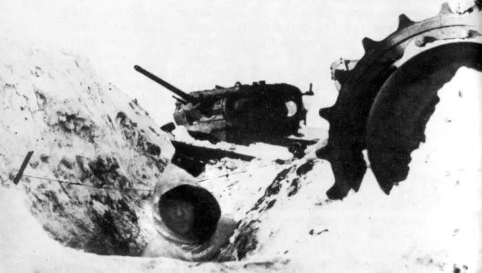 Подбитый танк Валентайн Район Сычевки ноябрь декабрь 1942 г Немецким - фото 54