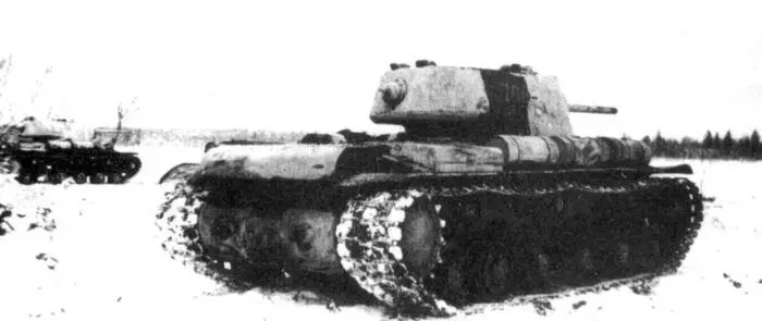 В наступление идут танки КВ Калининский фронт Зима 1943 г Город Великие - фото 59