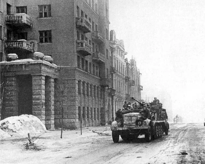 Харьков снова в руках немцев Самоходная 37мм зенитная установка на - фото 75
