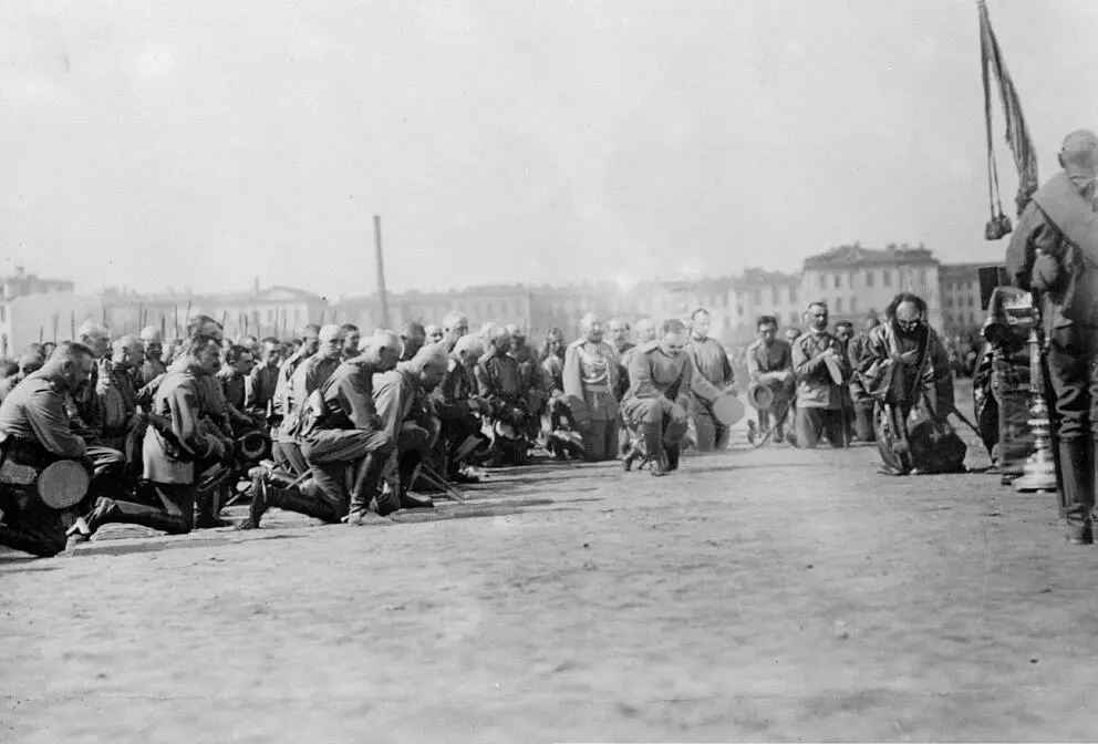 Военные каждой страны как солдаты и офицеры русской армии на этой фотографии - фото 34