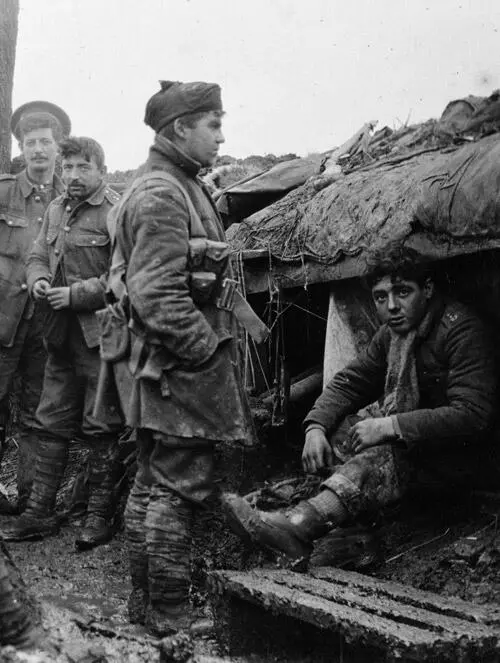 Для британских солдат в Бельгии начиная с зимы 1914 г пейзаж не менялся в - фото 69