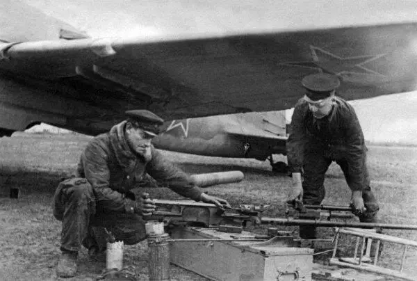 Обслуживание пушки ВЯ23 7 гшап ВВС ВМФ Расскажу еще один карельский эпизод - фото 462