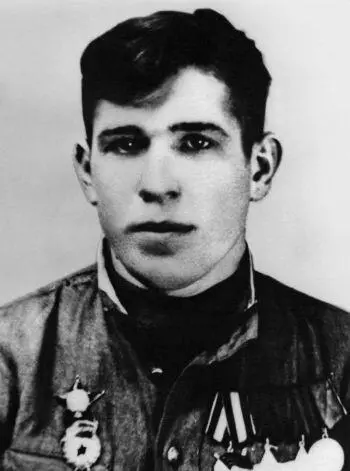 Я 1920 года рождения Родился в городе Москве Пока учился в десятилетке - фото 23