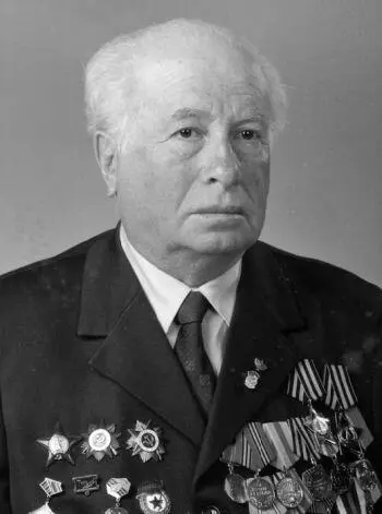 Как вы попали в разведку В начале сентября 1943 года немцы бомбили - фото 35