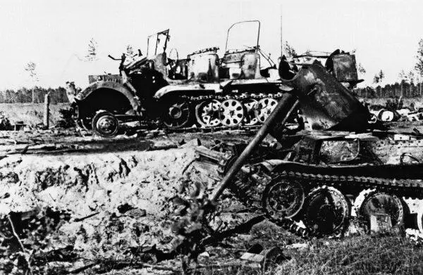 Здесь поработали Ил2 1 й Белорусский фронт июль 1944 г Государственные - фото 57