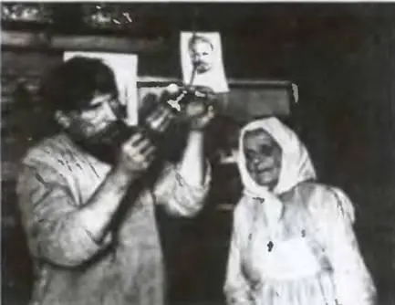 Лампочка Ильича 1925год Фото А Шайхета И хотелось хорошо жить но условия - фото 56