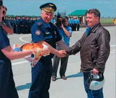 Встреча хлебомсолью генералмайор А Харчевский и майор А Куракин - фото 82