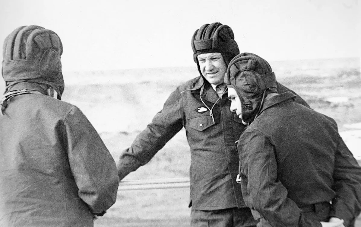 На учениях в Уральском военном округе около 1980 Архив семьи Ельциных С - фото 18