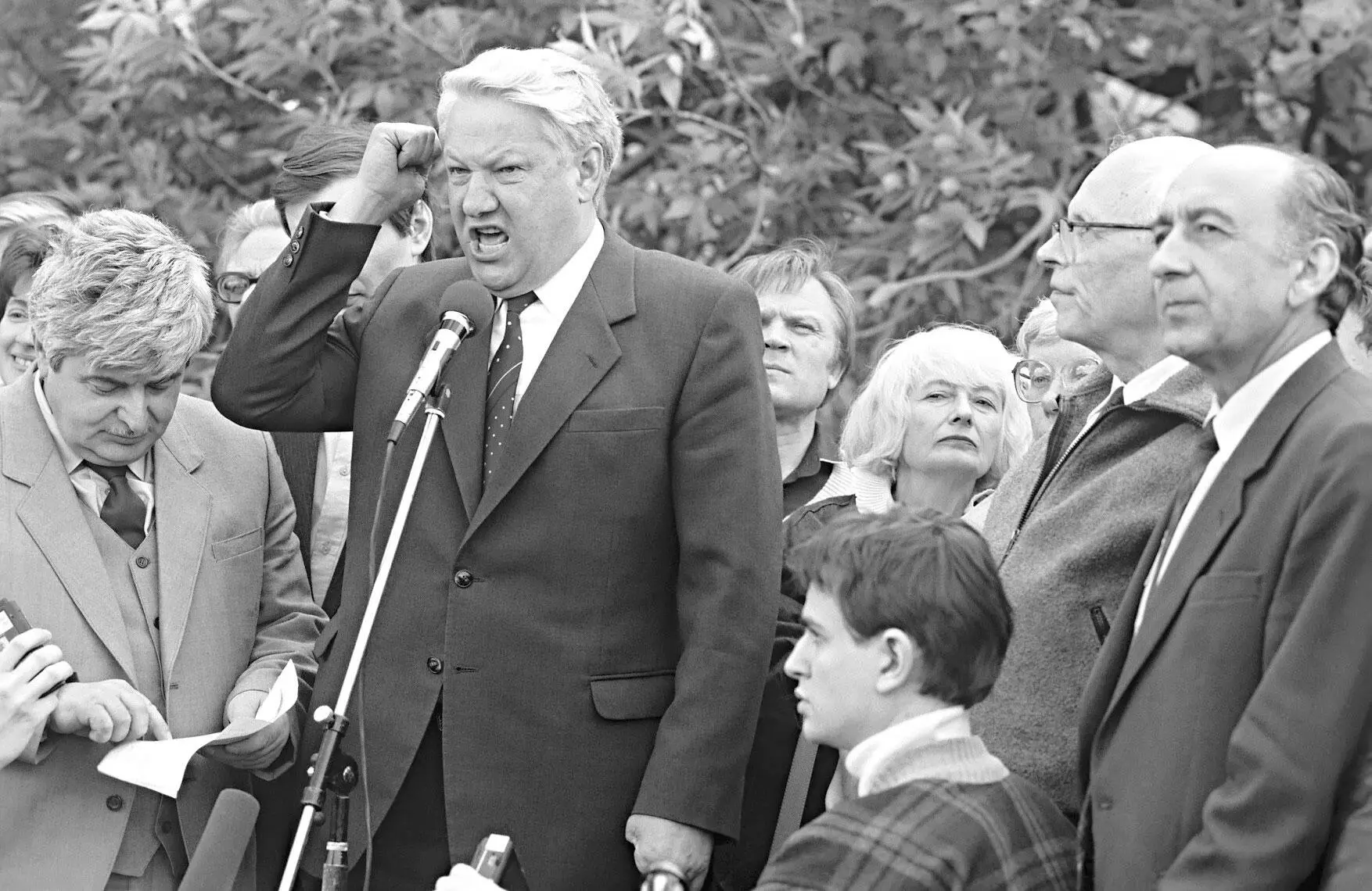 Выступление в Лужниках 21 мая 1989 Первый слева Гавриил Попов второй - фото 21