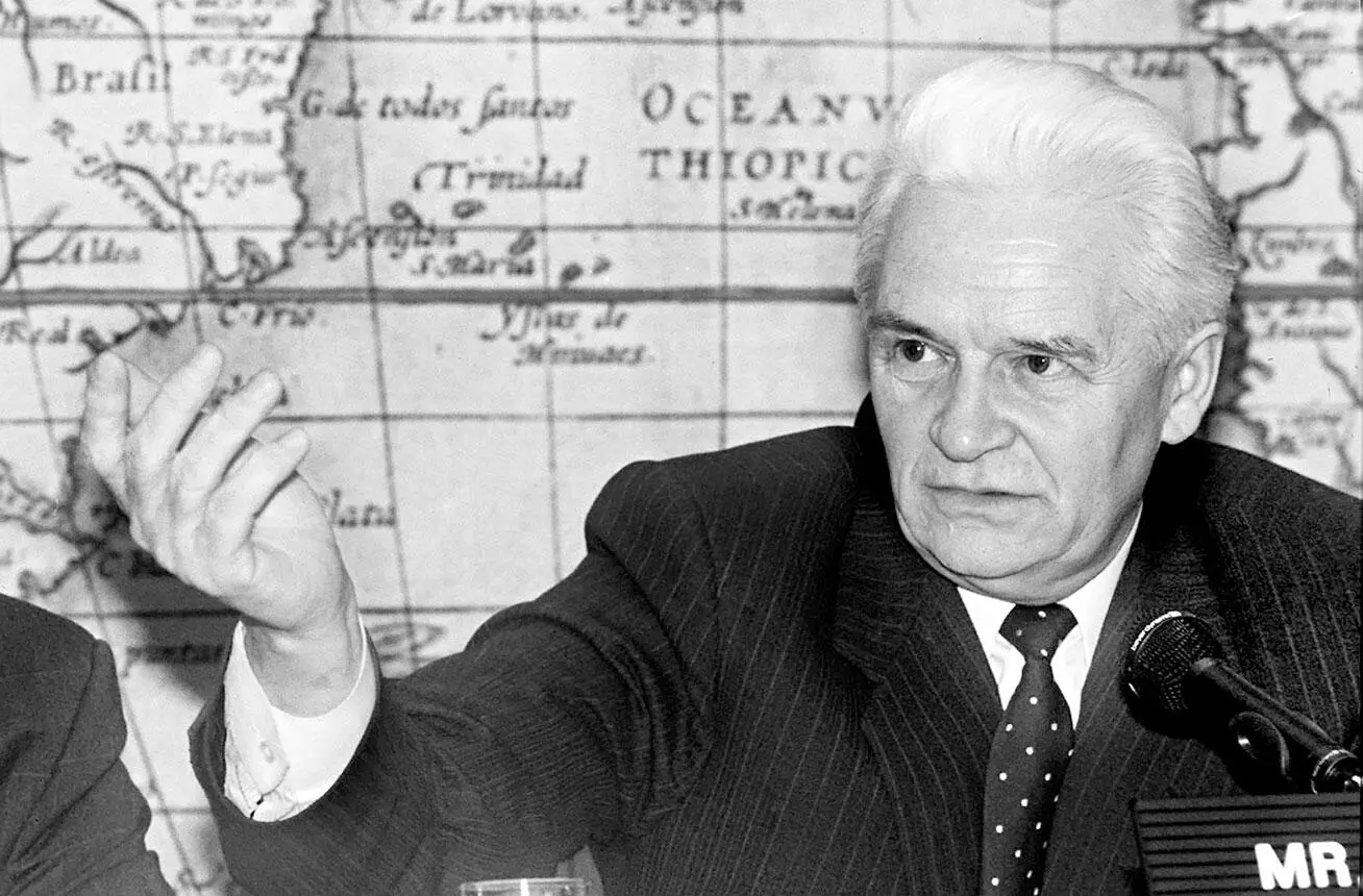 Иван Силаев первый ельцинский премьерминистр 1991 AP ImagesКарл Dуйк На - фото 25