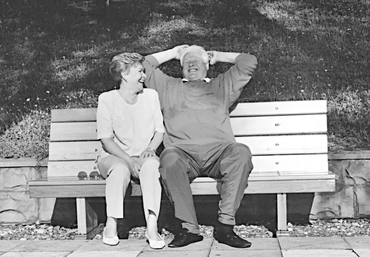 Безмятежная минута с Наиной в Сочи лето 1994 Дмитрий Донской Канцлер - фото 35