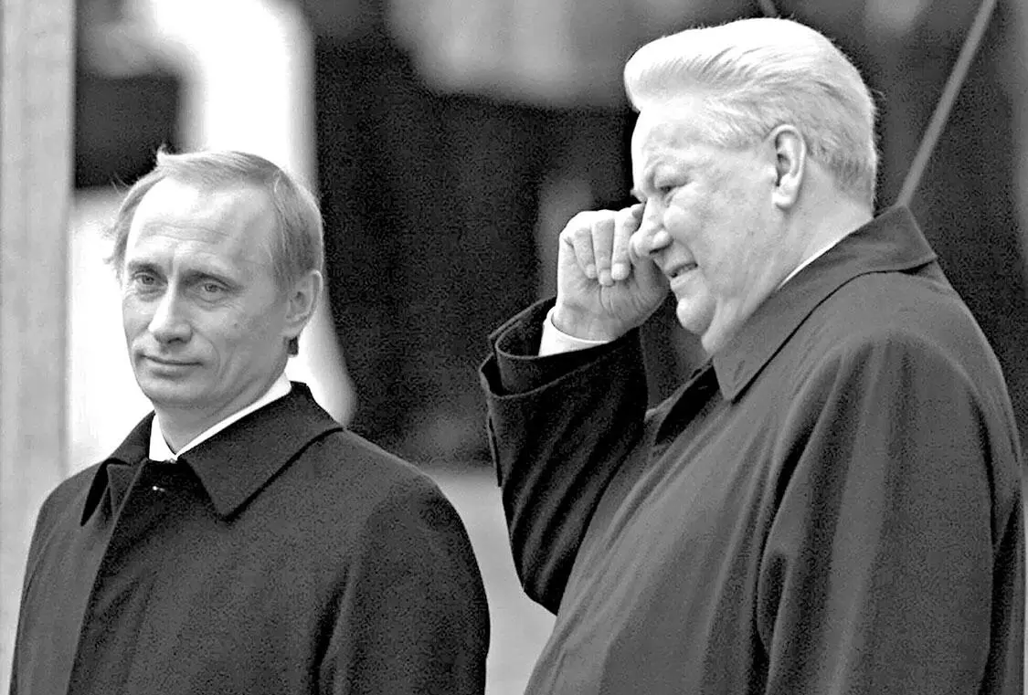 С Владимиром Путиным на его президентской инаугурации 7 мая 2000 AP - фото 52