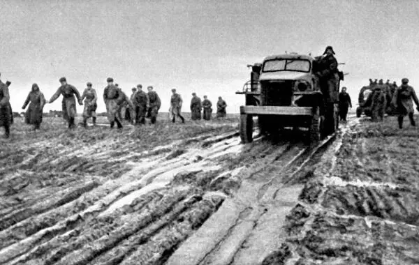 Распутица на Украине Март 1944 г С тех пор прошло 45 мирных лет Но ветераны - фото 38