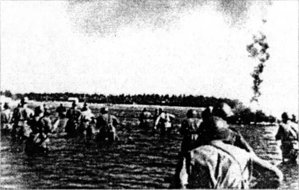 Советские войска форсируют лиман в районе Одессы Части дивизии 1 апреля 1944 - фото 41