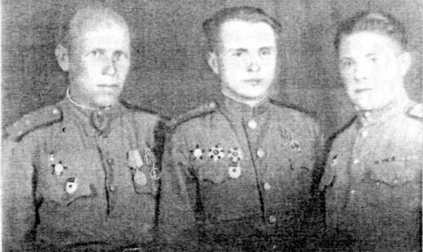 Молдавия село Гыска Прием ветеранов 61й гвардейской СКСД Офицеры 187го - фото 51