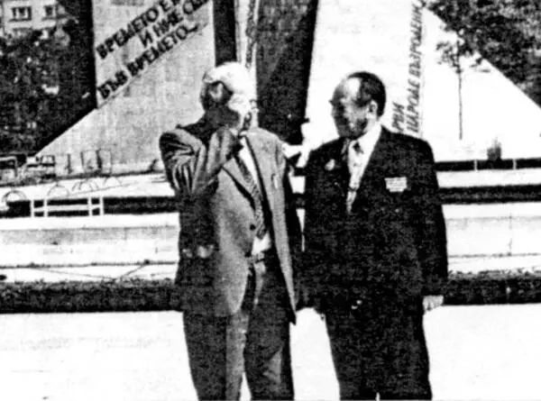 Цвятко Генов и автор Болгария город София 1984 г В Софии мы стояли недолго - фото 57