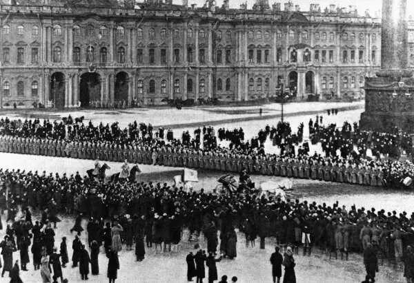 Торжественный смотр войск по случаю начала войны Июль 1914 г Для ведения - фото 26