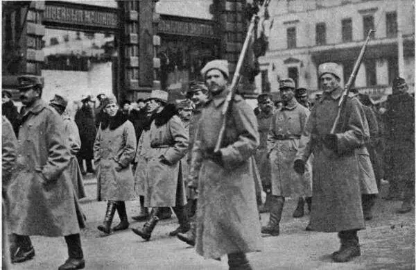 Конвоирование пленных австрийцев Но это было не совсем так В сентябре 1916 - фото 73