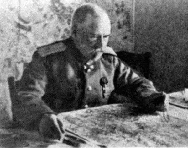 Командующий 11й армией генерал В В Сахаров Но Николай II выслушав - фото 78