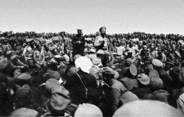 Митинг на фронте 1917 г В воззваниях в приказах на столбцах повседневной - фото 89