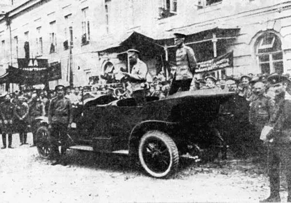 Выступление Верховного главнокомандующего А А Брусилова перед войсками Июнь - фото 92