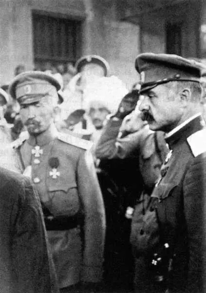 Л Г Корнилов и А М Каледин в Москве Август 1917 г Керенский делал вид - фото 98