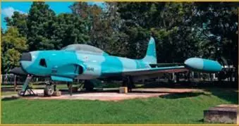 RT33A F5B Слева в самом дальнем конце музея можно заметить большое - фото 102