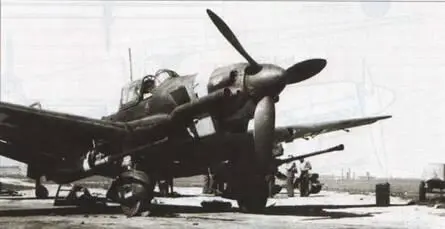 Ju 87G2 с двумя 37мм пушками захваченный союзниками Обратите внимание на - фото 110