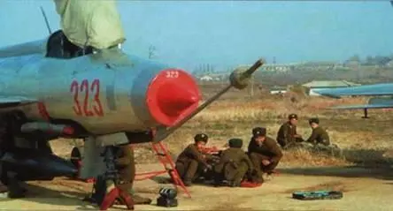 F7 ВВС КНА на одной из авиабаз в районе порта Нампхо 2012 г В итоге - фото 55