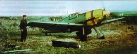 Истребительбомбардировщик Bf 109E1B с 250кг бомбой под фюзеляжем - фото 85