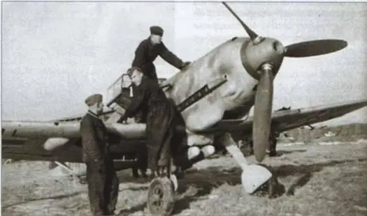 Bf 109Е4В с 50кг бомбами По докладам немецких пилотов штурмовики Hs 129В0 - фото 89
