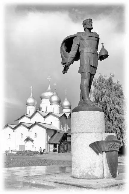 Статуя Александра Невского и церковь Святых Бориса и Глеба Великий Новгород - фото 42