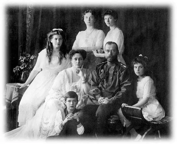 Царь Николай II Романов с семьей Фото 1914 года Наследник предсказанный - фото 199