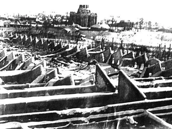 Развалины шедового корпуса Снимок сделан в декабре 1941 г сразу после - фото 18