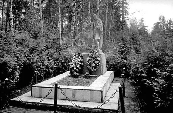 Братская могила воинов 1289го сп майора Беззубова около ташировского поворота - фото 35