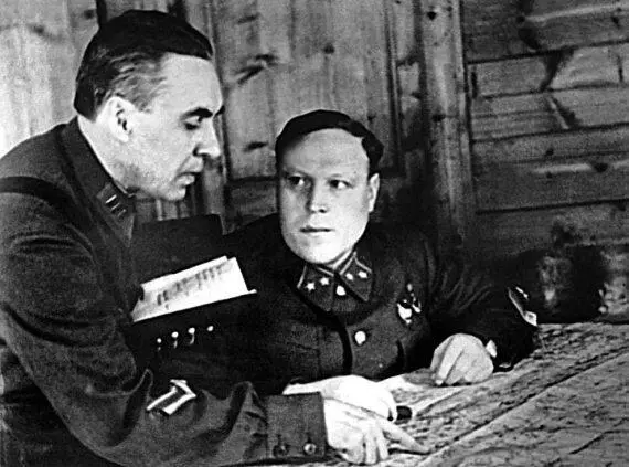 Командующий 43й армией генералмайор КД Голубев и начальник оперативного - фото 75