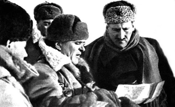 Таким запомнили генерала Ефремова бойцы и командиры которым пришлось вместе с - фото 78