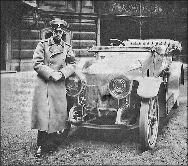 Великий князь Дмитрий Павлович на фоне автомобиля Председатель Совета министров - фото 16