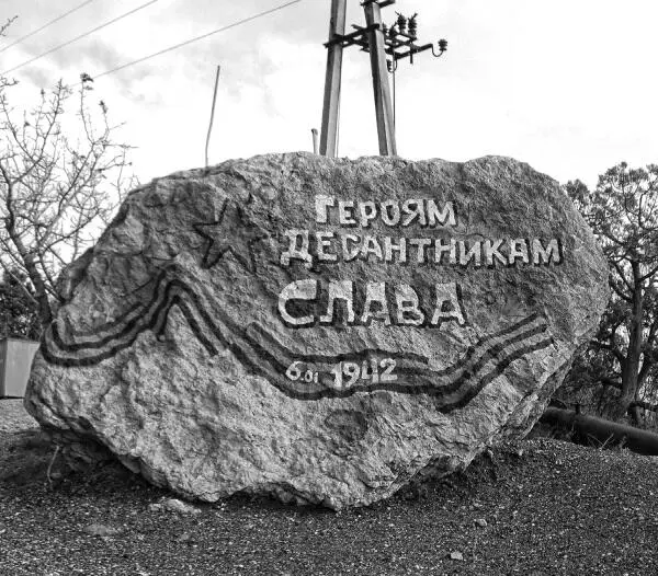 Памятник участникам десанта в районе Судака Охота на дроф После проведения - фото 31