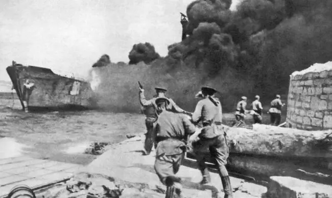 Бой в Севастополе 9 мая 1944 г Это отступление вскоре превратилось в - фото 69
